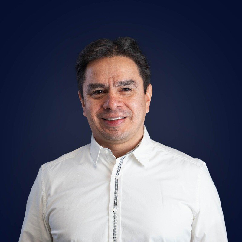 César Bustamante